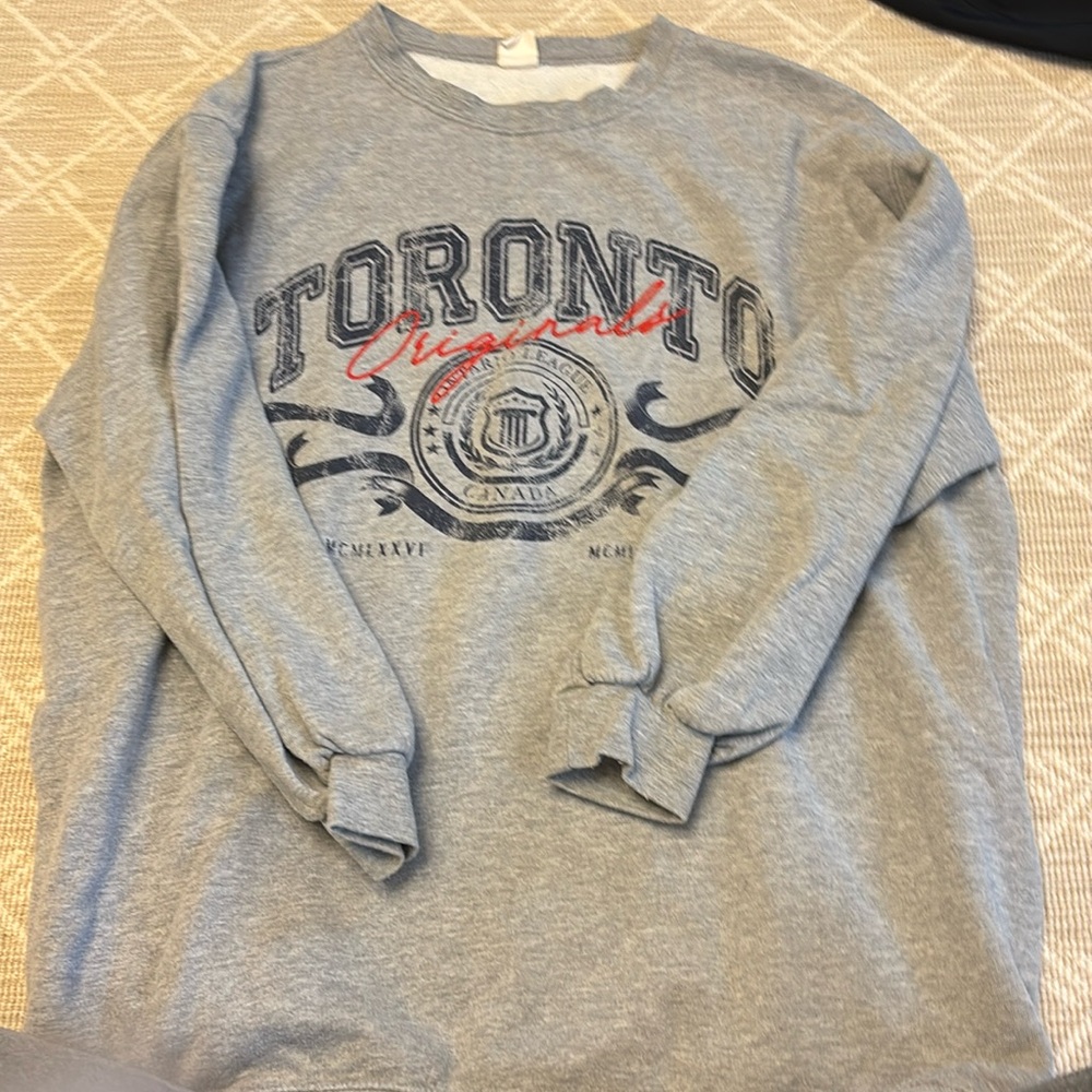 grey crewneck urban outfitters